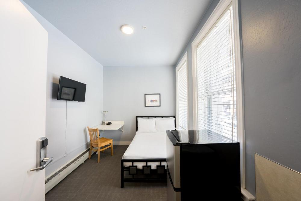 Single Room with Shared Bathroom interior